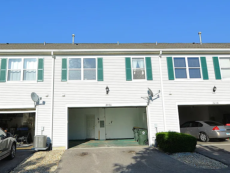 2460 Georgetown Cir — Photo 17