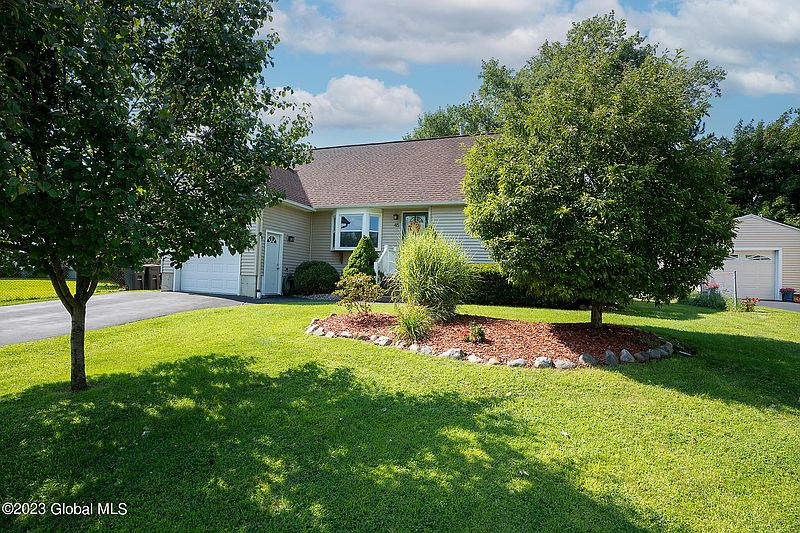 2nd image of 45 Tanglewood Road
