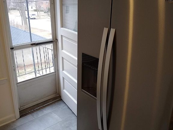 Balcony Access Thru Kitchen