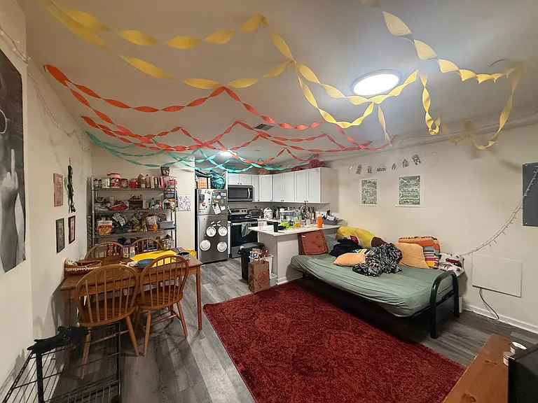 Newly Renovated Temple Apartment — Photo 12