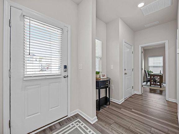 3rd image of 1017 Depot Dr
