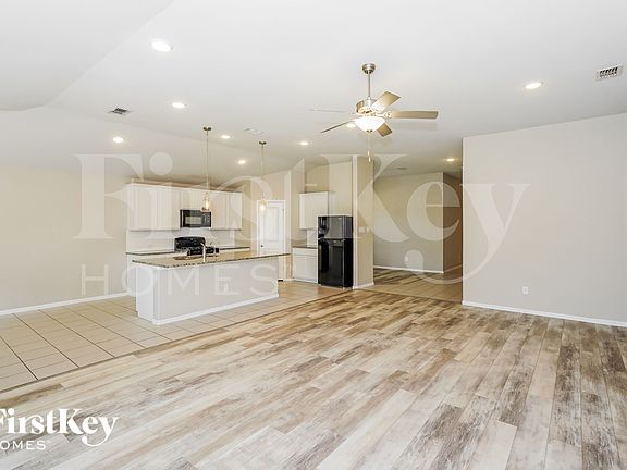 4th image of 400 Bronze Forest Dr