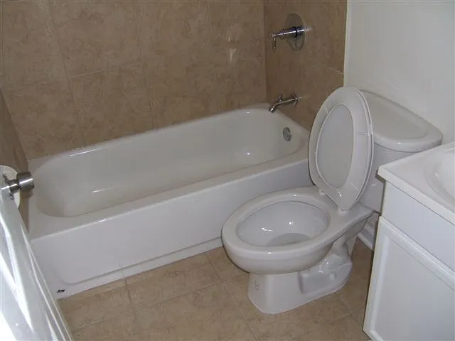914B Lancaster St — Photo 8