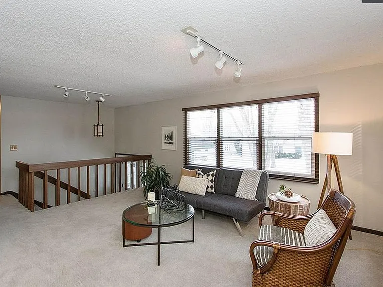 21 Highland Dr — Photo 3