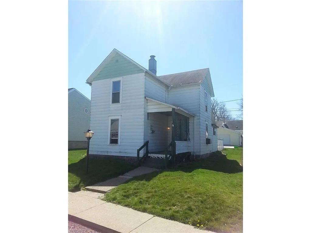 1653 Spring St photo 1