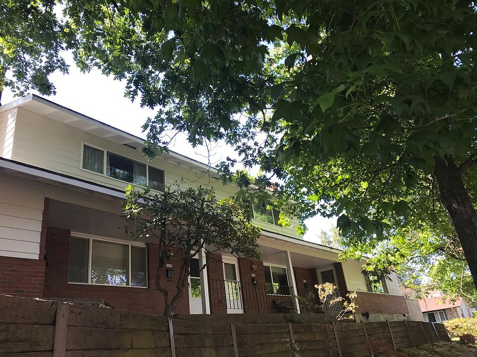 2 bd/1.5 bath Townhouse in small plex