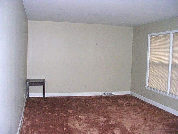 3rd image of 107 Normandy Ave