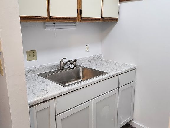 2nd image of 100 W Grove St