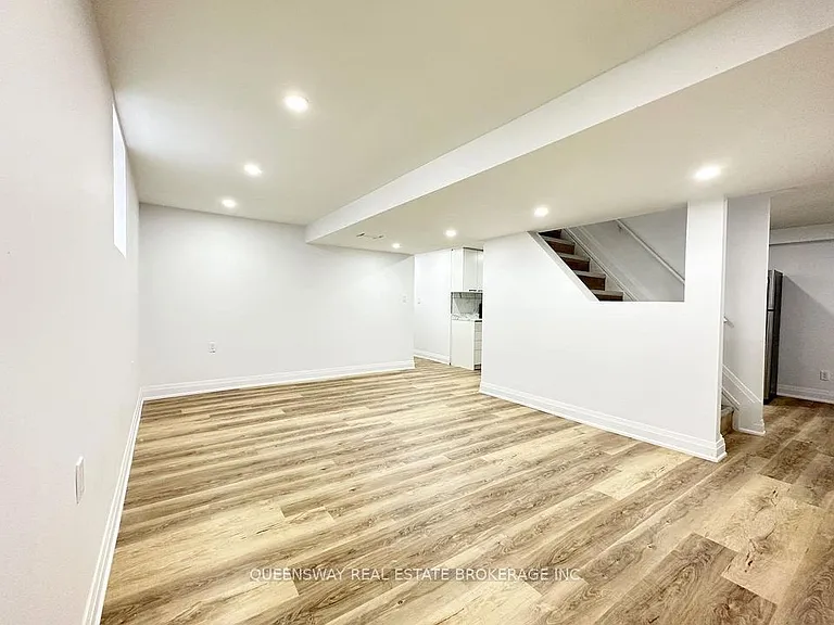 7 Leaside Dr #BASEMENT — Photo 1