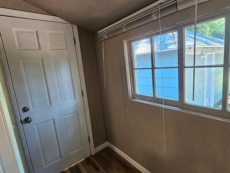 1030 W Scott St — Photo 10