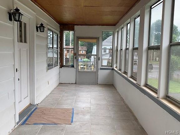 4th image of 2 Holts Ln