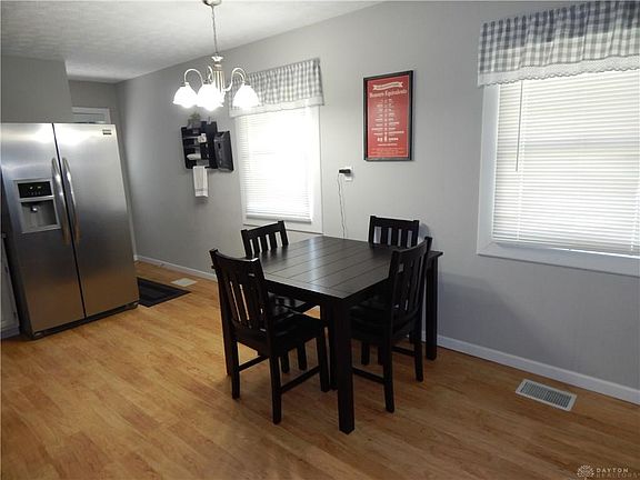 5th image of 345 Beatty Dr