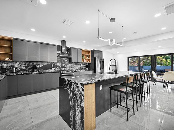4th image of 112 NW 53rd St