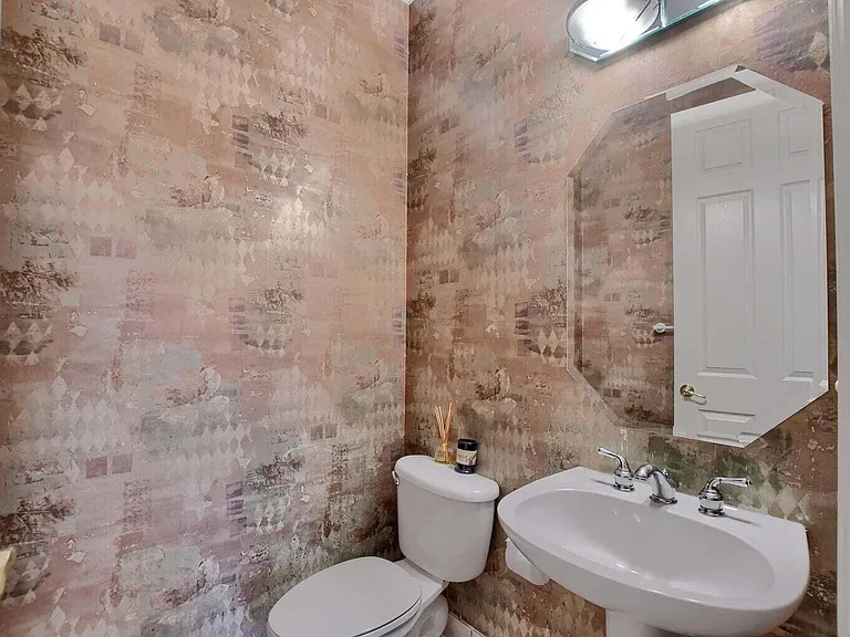 19474 Saturnia Lakes Dr — Photo 16