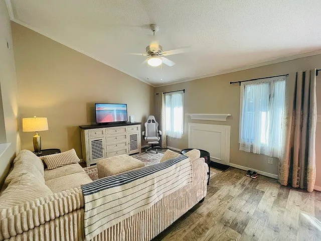 11 Mulberry Ln — Photo 3