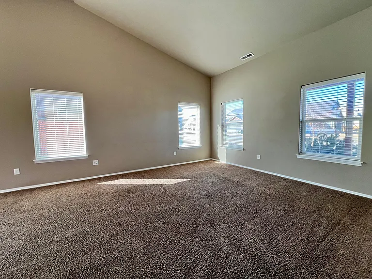 116 S Reliance Ave — Photo 9