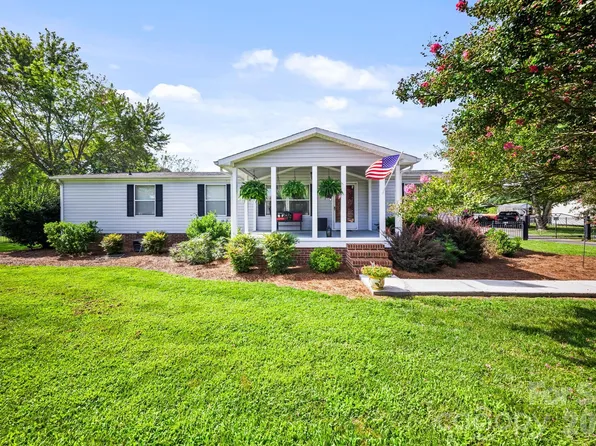135 Willow Leaf Ct, Kannapolis, NC 28081