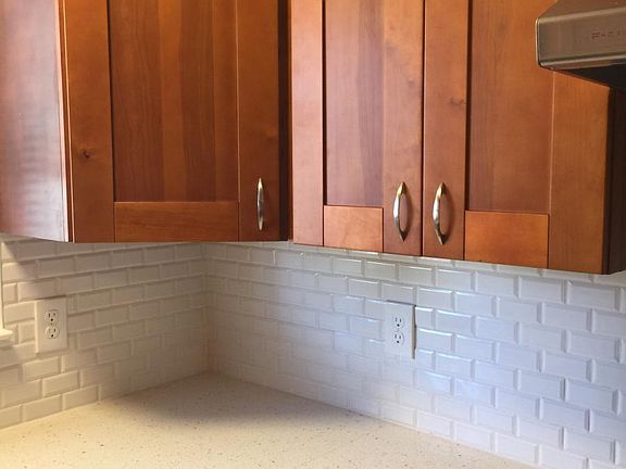2nd image of 619 Buckeye St APT 3