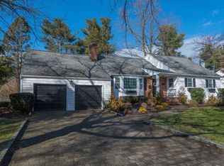 14 Strawberry Ln, Huntington, NY 11743