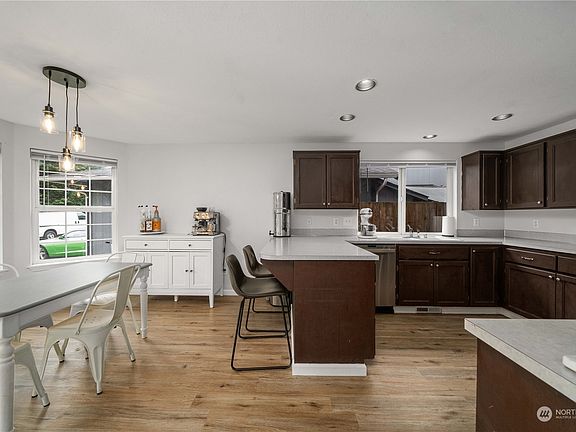 4th image of 10218 215th Avenue E