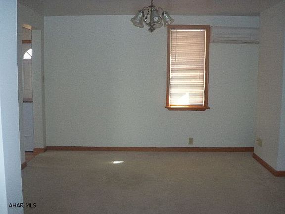 3rd image of 208 N 10th Ave