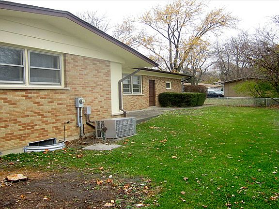 3rd image of 218 N Park
