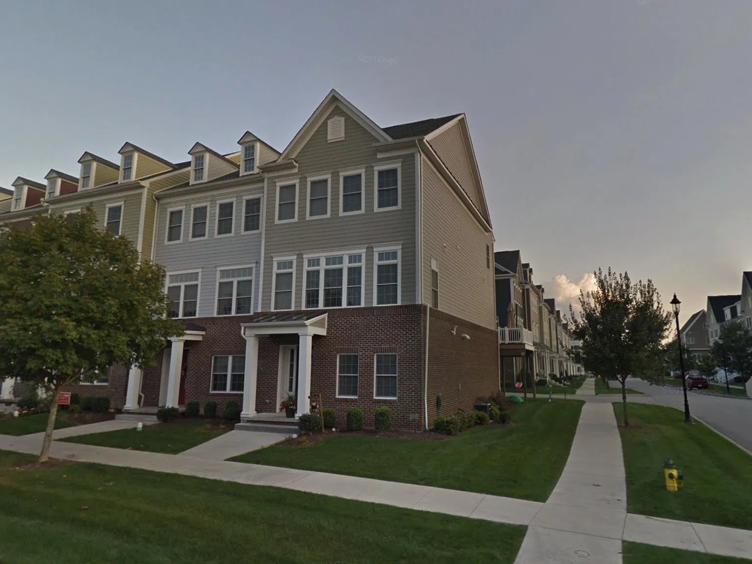 3 bed, 2.5 bath, 2930 sqft, $3,800 — Photo 1