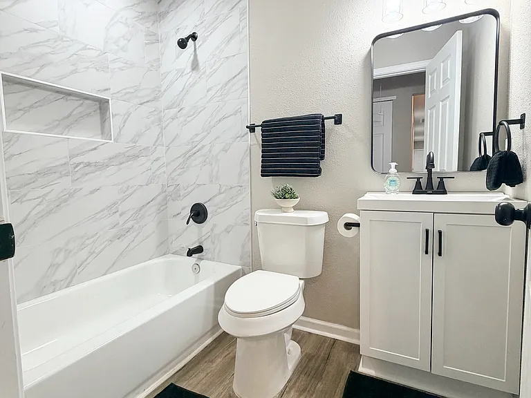 215 E Lubbock St — Photo 18