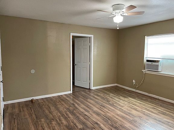 4th image of 1218 Green St