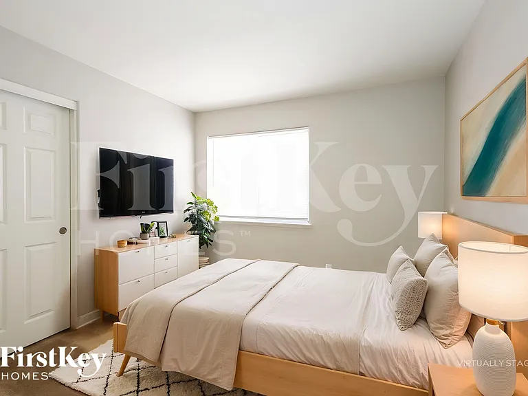 8041 Hilliard Ave — Photo 16