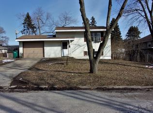 15563 S Muir Dr, Lockport, IL 60441