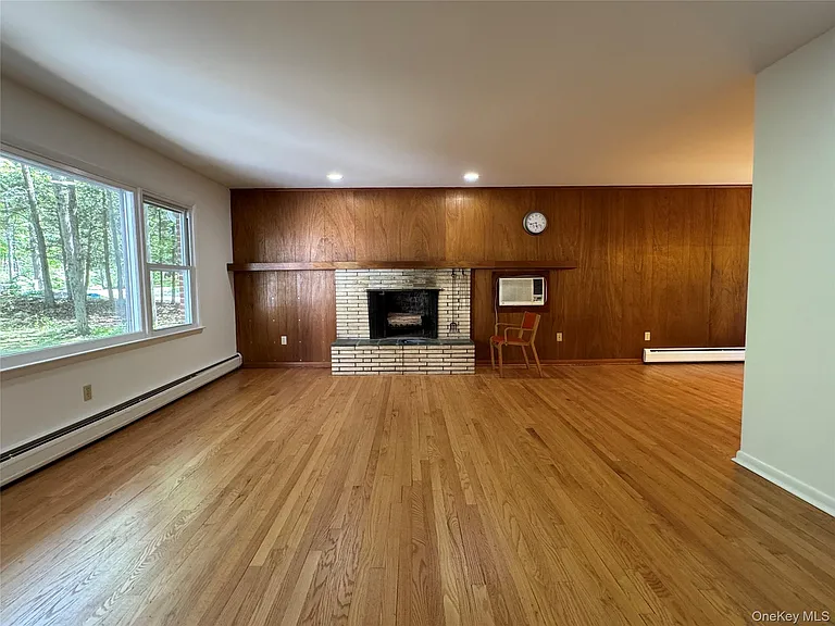 21 Young Rd — Photo 3