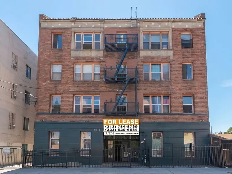 1812 W 5th Street — Photo 2