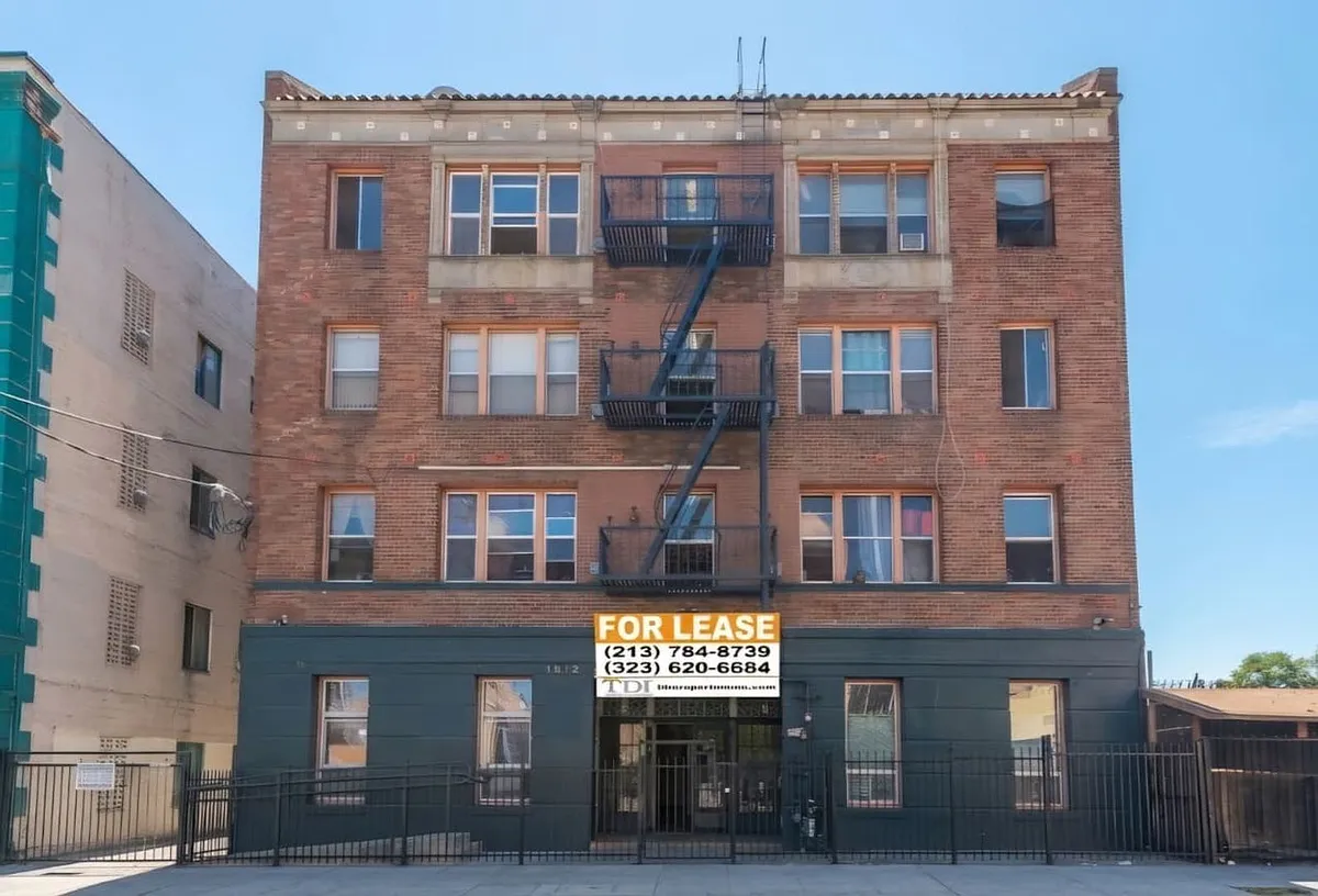 Building Photo - 1812 W 5th Street