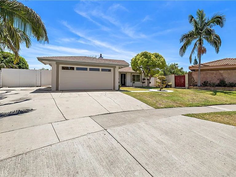 822 E Borchard Ave — Photo 24