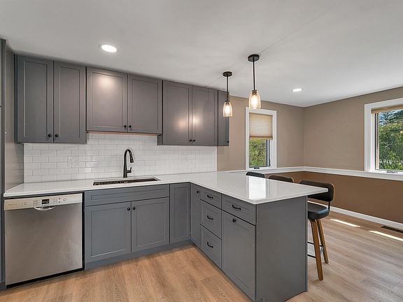 5th image of 218 Brookside Drive
