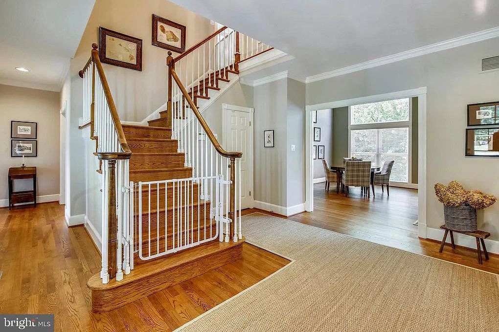 7 bed, 7.0 bath, 6721 sqft, $6,700 — Photo 4