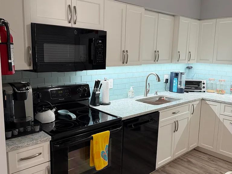 21 Monroe Ave #A8 — Photo 5