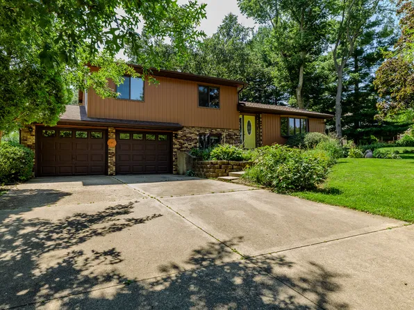 1415 Finch St, Freeport, IL 61032