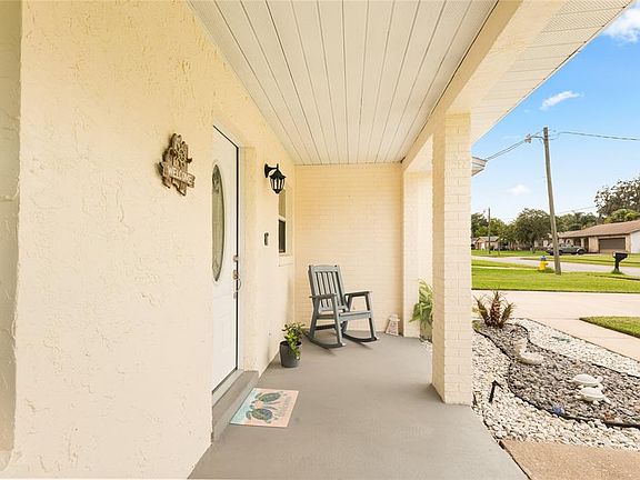 3rd image of 38 LAUREL OAKS CIRCLE