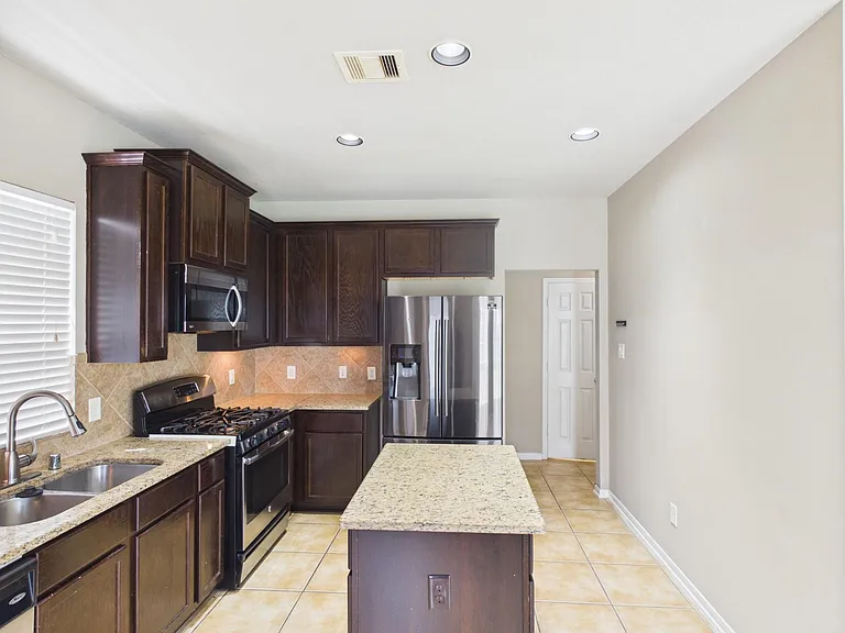 17143 Deaton Mill Dr — Photo 11