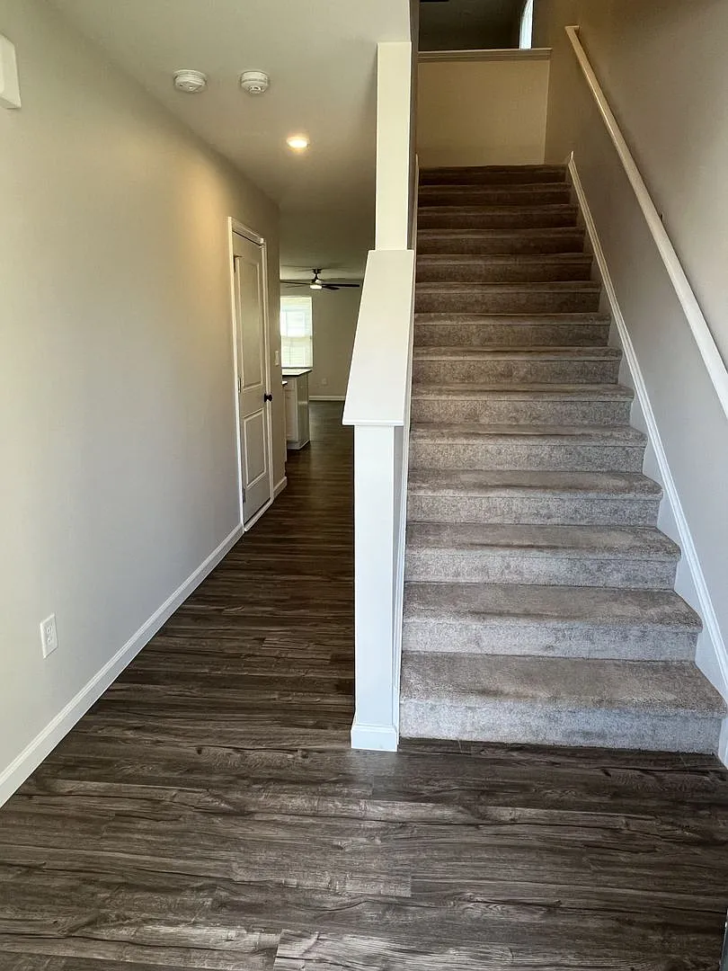 Spacious 4 Bed Home with Loft and Office in North Charlotte — Photo 3