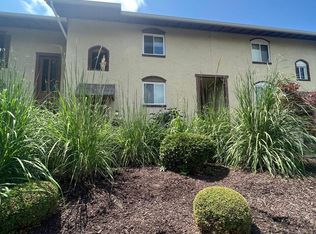 177 Carmel Woods Dr, Ballwin, MO 63021