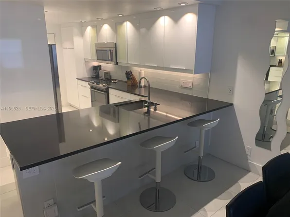 2326 S Cypress Bend Dr APT 221, Pompano Beach, FL 33069