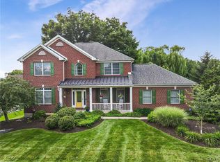 5 Riverview Cir, Easton, PA 18045