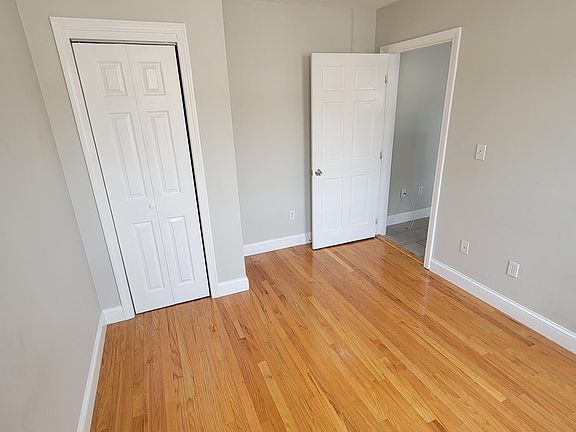 5th image of 220 Hanover St APT 24
