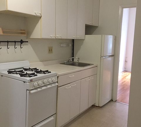 3rd image of 71 Thompson St APT 4b