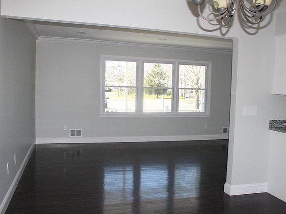 3rd image of 1184 Echo Pl