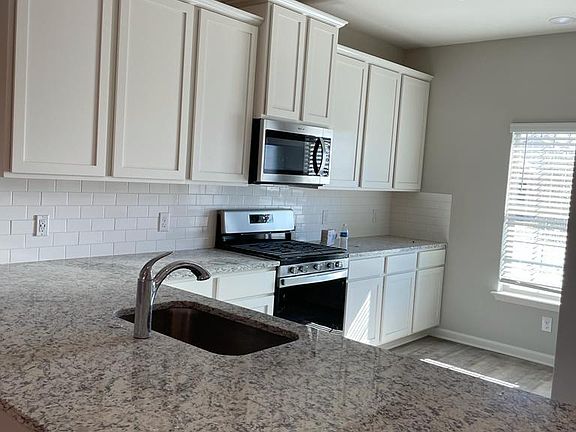 4th image of 312 Zimmet Dr