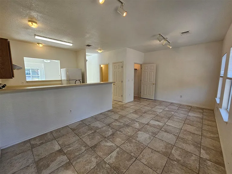 304 Windridge Village Cv — Photo 14